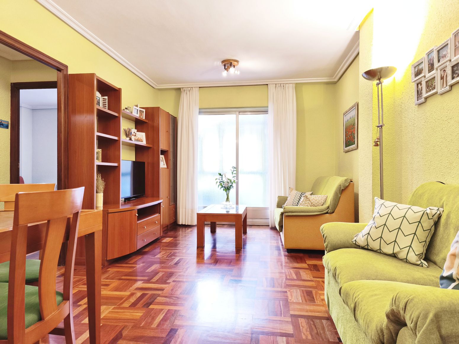 Living room of Flat for sale in  Logroño  with Heating, Parquet flooring and Terrace