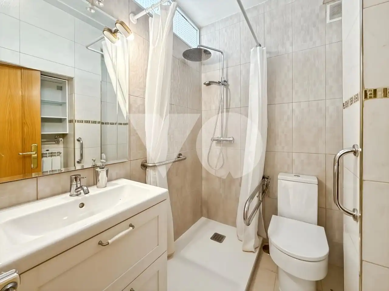 Bathroom of Flat for sale in Madrid  with Air Conditioner, Heating and Terrace