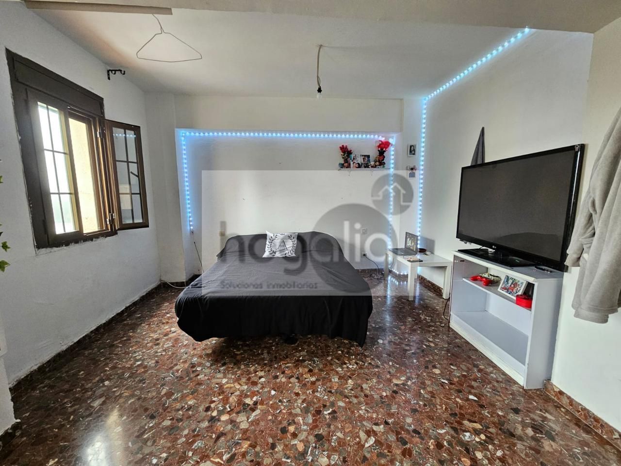 Bedroom of Flat for sale in  Sevilla Capital  with Air Conditioner and Storage room