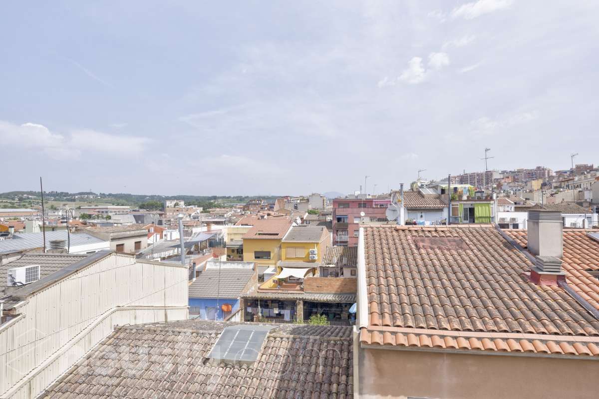 Vista exterior de Àtic en venda en Rubí amb Aire condicionat, Calefacció i Terrassa