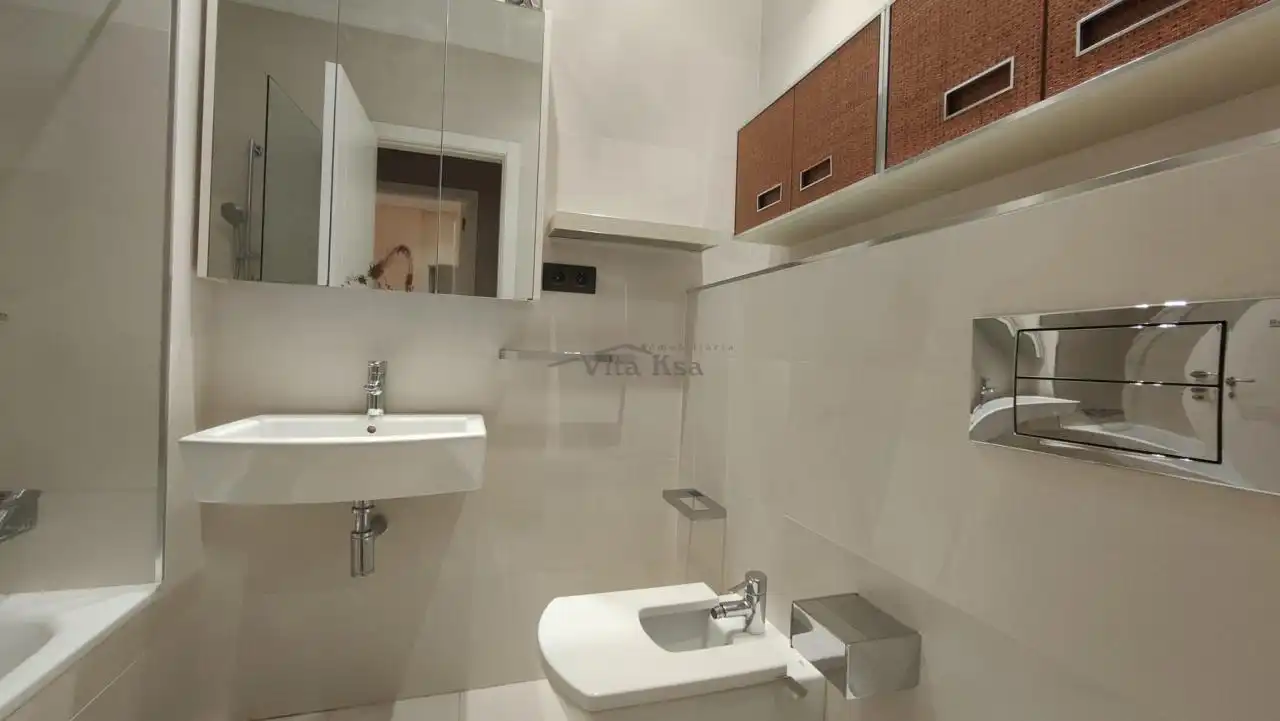 Bathroom of Flat for sale in Ourense Capital   with Heating and Parquet flooring