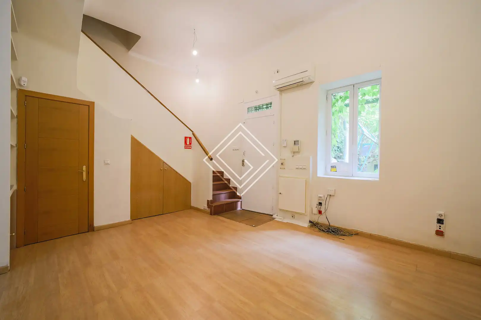 Einfamilien-Reihenhaus zum Verkauf in Madrid mit Klimaanlage, Heizung und Privatgarten