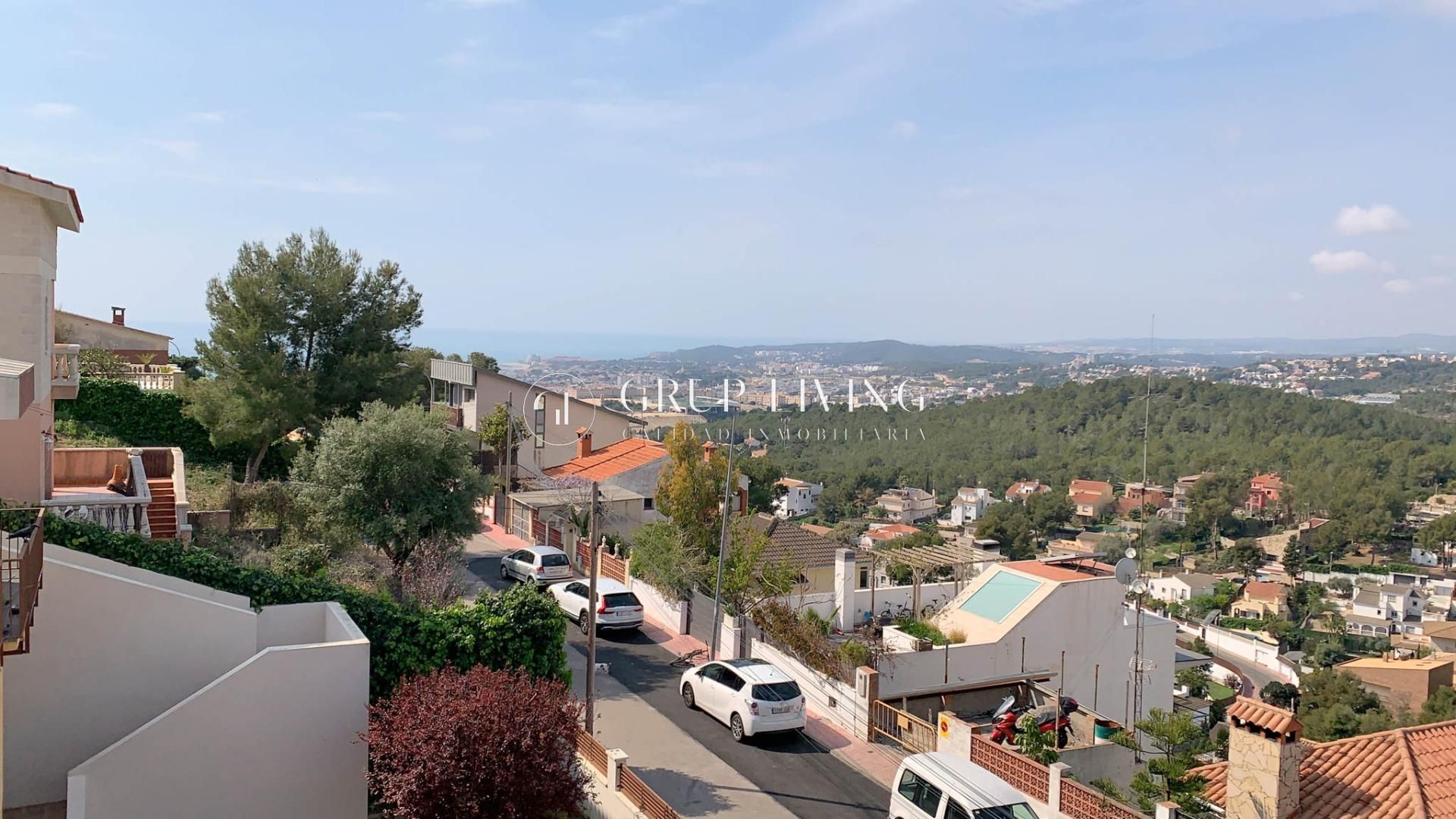 Vista exterior de Casa o xalet de lloguer en Sitges amb Aire condicionat, Calefacció i Jardí privat