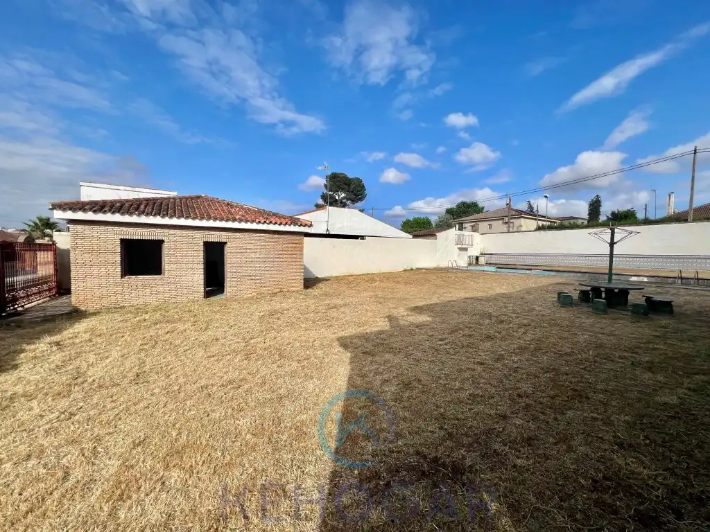Casa o chalet en venta en Dos Hermanas con Piscina