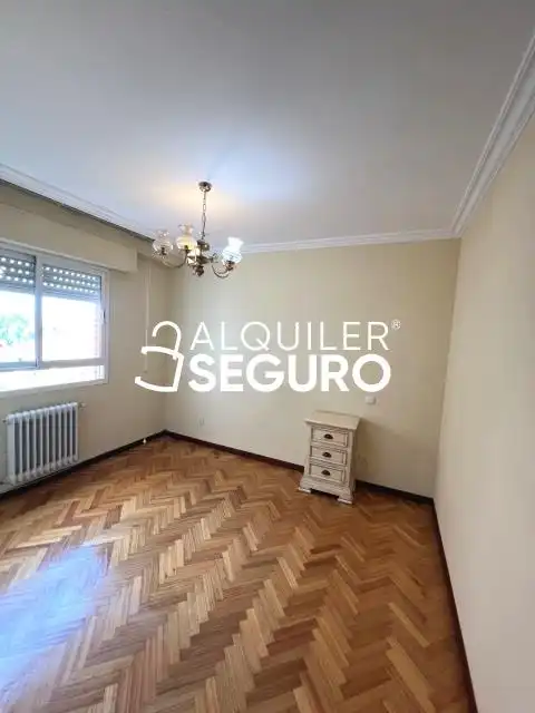 Bedroom of Flat for rent in Madrid  with Heating, Terrace and Furnished