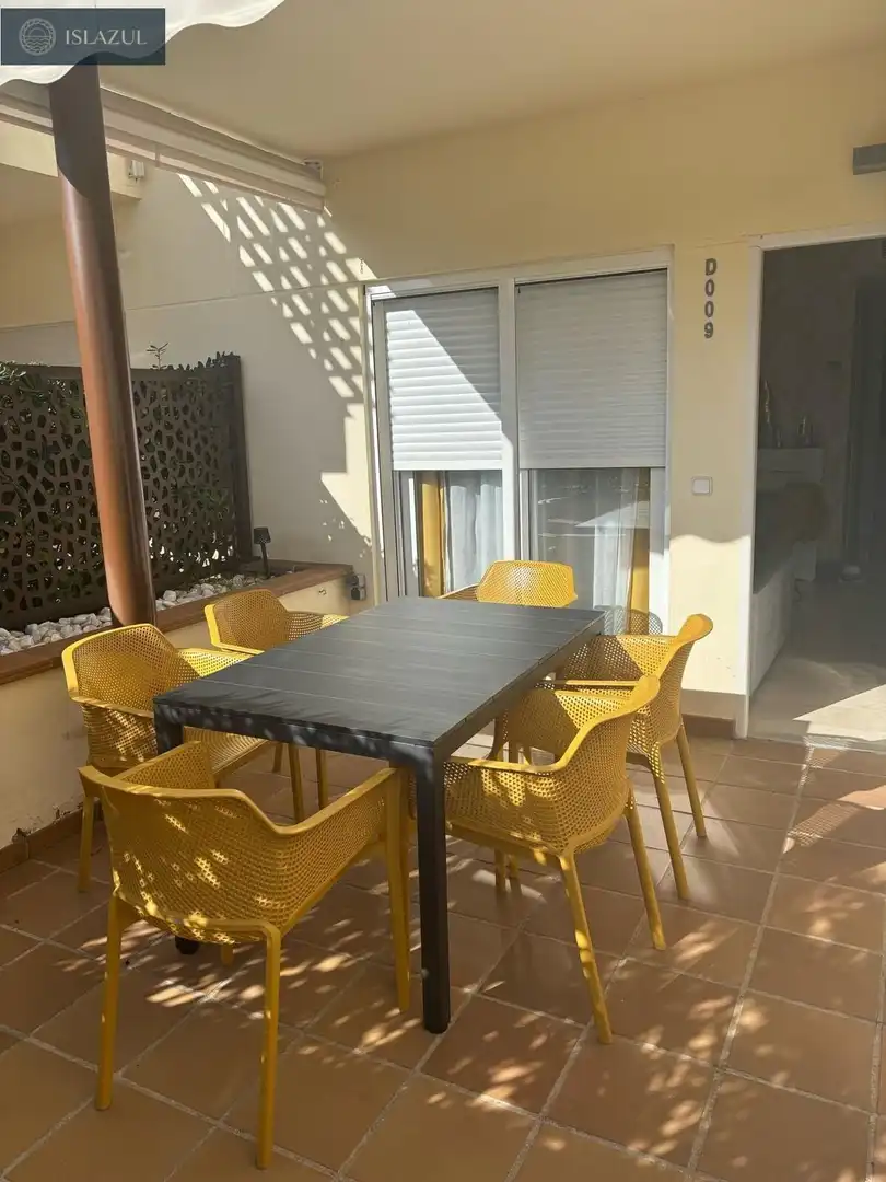 Terrassa de Casa adosada en venda en Isla Cristina amb Aire condicionat, Calefacció i Jardí privat