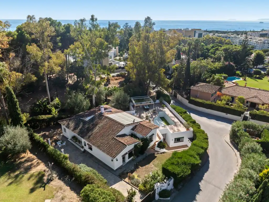 Vista exterior de Casa o chalet en venta en Marbella con Aire acondicionado, Jardín privado y Terraza