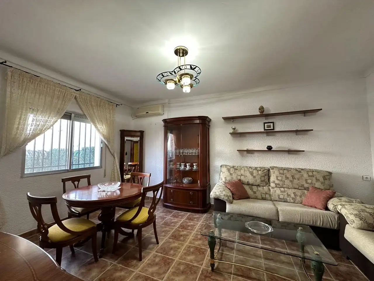 Sala d'estar de Casa o xalet en venda en Cuevas del Campo amb Aire condicionat, Jardí privat i Traster
