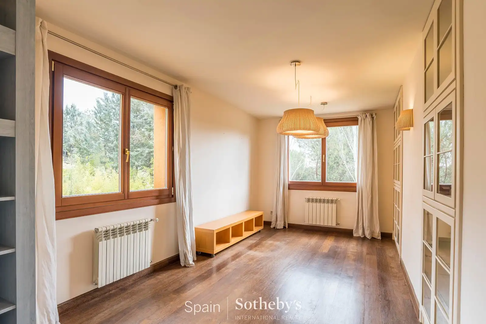 Sala d'estar de Casa o xalet en venda en Las Rozas de Madrid amb Aire condicionat, Calefacció i Jardí privat