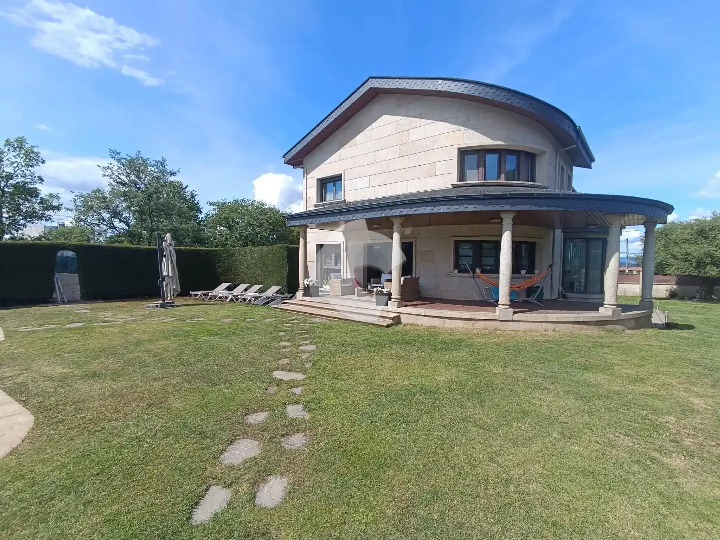 Vista exterior de Casa o chalet en venta en San Cibrao das Viñas con Calefacción, Jardín privado y Piscina