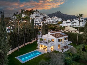Xalet amb piscina en venda a Nueva Andalucía