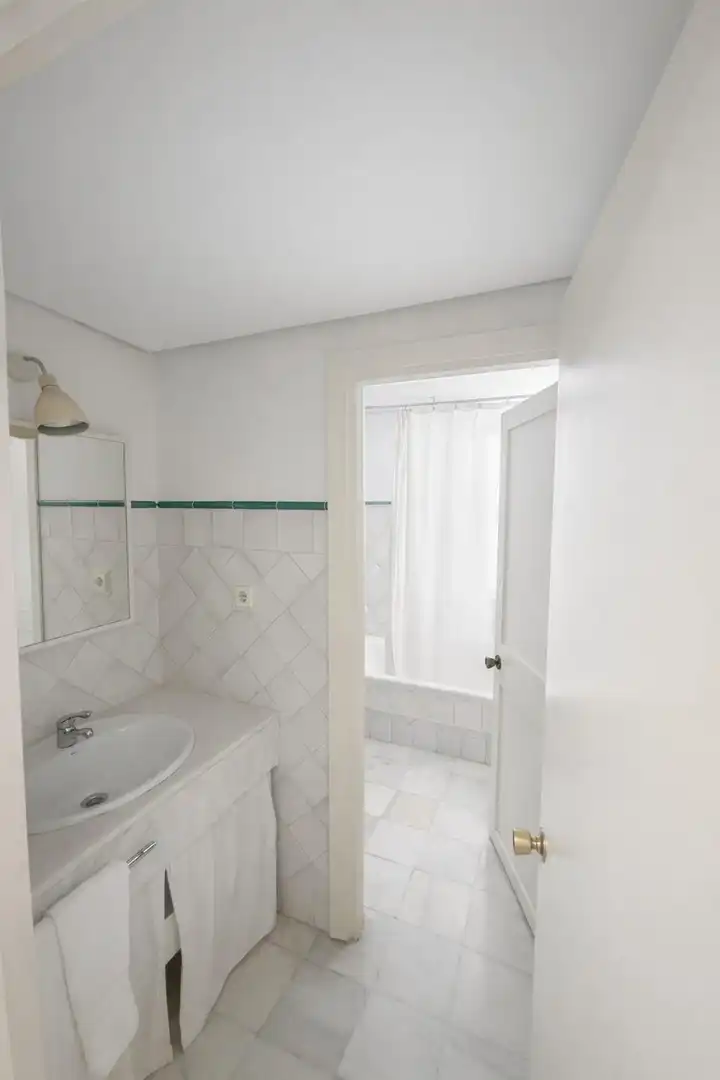 Baño de Piso de alquiler en Sevilla con Aire acondicionado, Terraza y Trastero