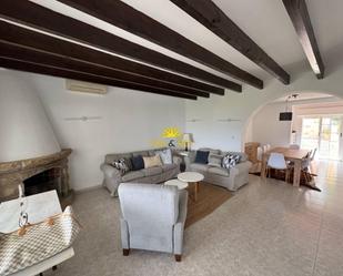 Sala d'estar de Casa o xalet de lloguer en L'Alfàs del Pi amb Aire condicionat, Calefacció i Jardí privat