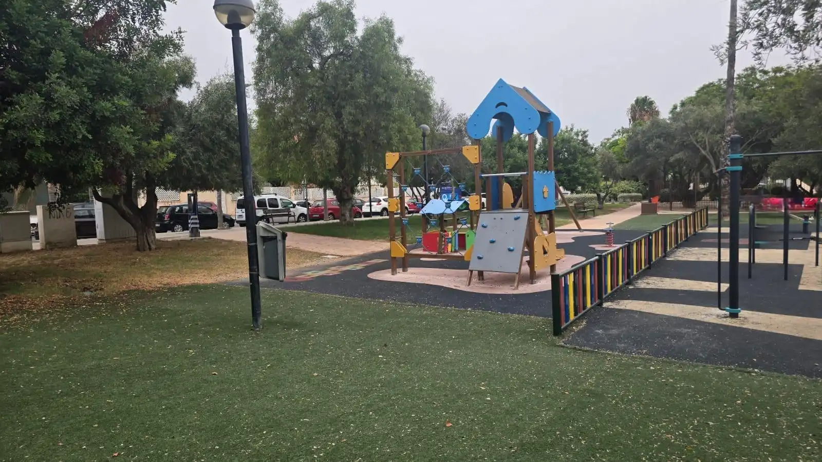 Aparcament de Pis en venda en Sant Joan d'Alacant amb Parquet, Terrassa i Piscina comunitària