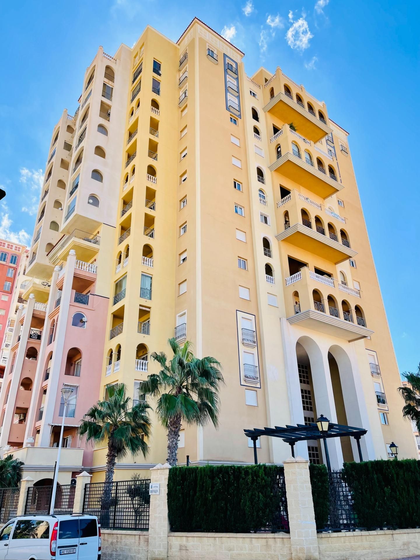 Vista exterior de Apartament en venda en Torrevieja amb Calefacció, Jardí privat i Terrassa