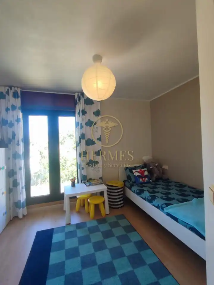Dormitori de Casa o xalet en venda en Nigrán amb Calefacció, Jardí privat i Terrassa