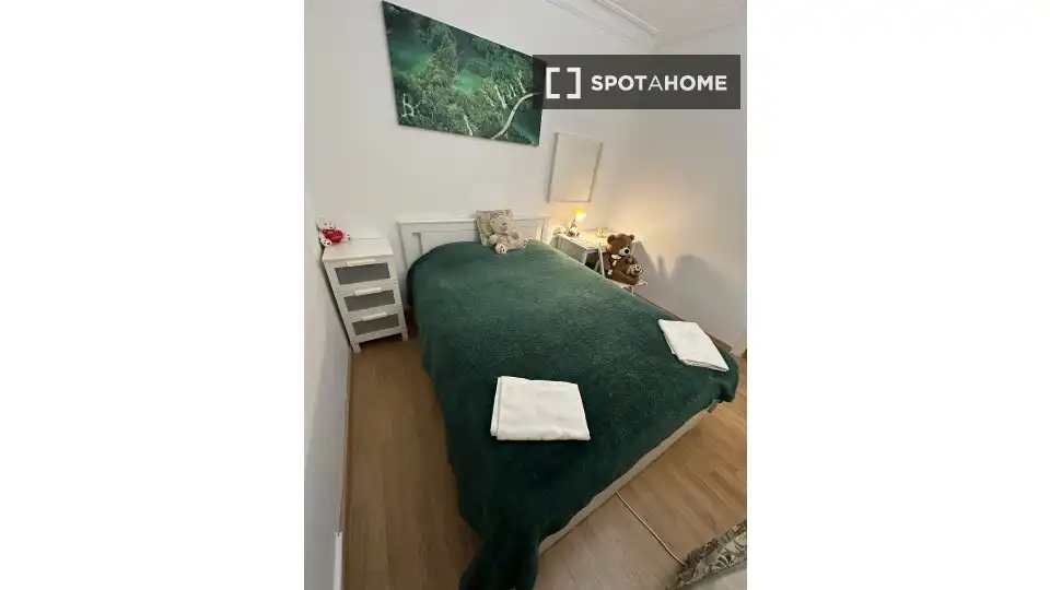 Room in Sant Gervasi- Galvany