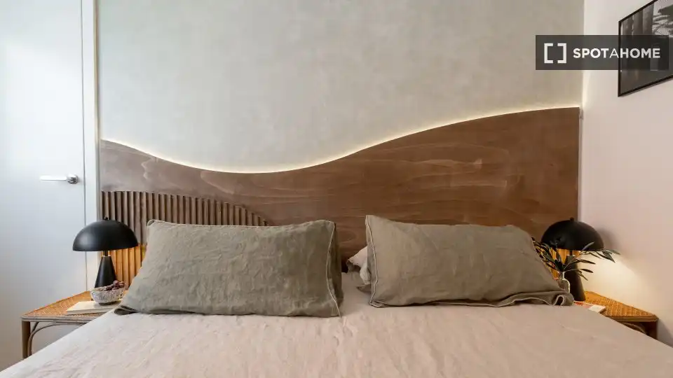 Dormitori de Apartament per a compartir en Madrid amb Aire condicionat, Terrassa i Moblat