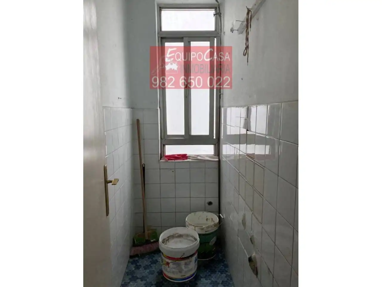 Bany de Apartament en venda en Lugo amb Calefacció, Traster i Alarma