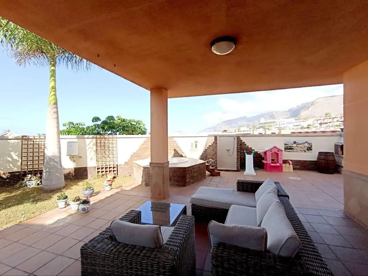 Terraza de Casa adosada en venta en Santiago del Teide con Trastero, Jacuzzi y Piscina comunitaria