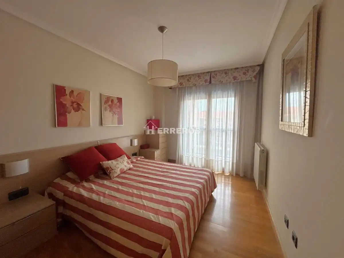 Bedroom of Flat for sale in  Logroño  with Heating, Parquet flooring and Terrace