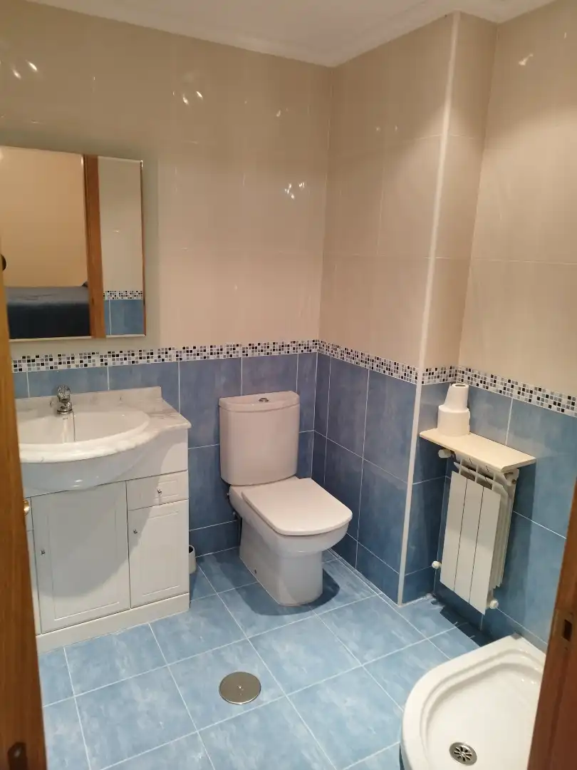 Baño de Piso de alquiler en Foz con Amueblado, Horno y Lavadora