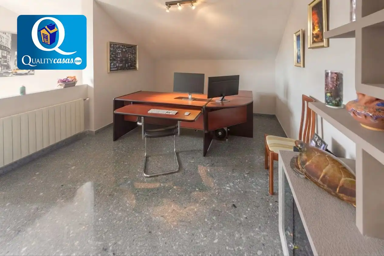 Chalet con piscina en venta en Garbinet - Vistahermosa, imagen 25