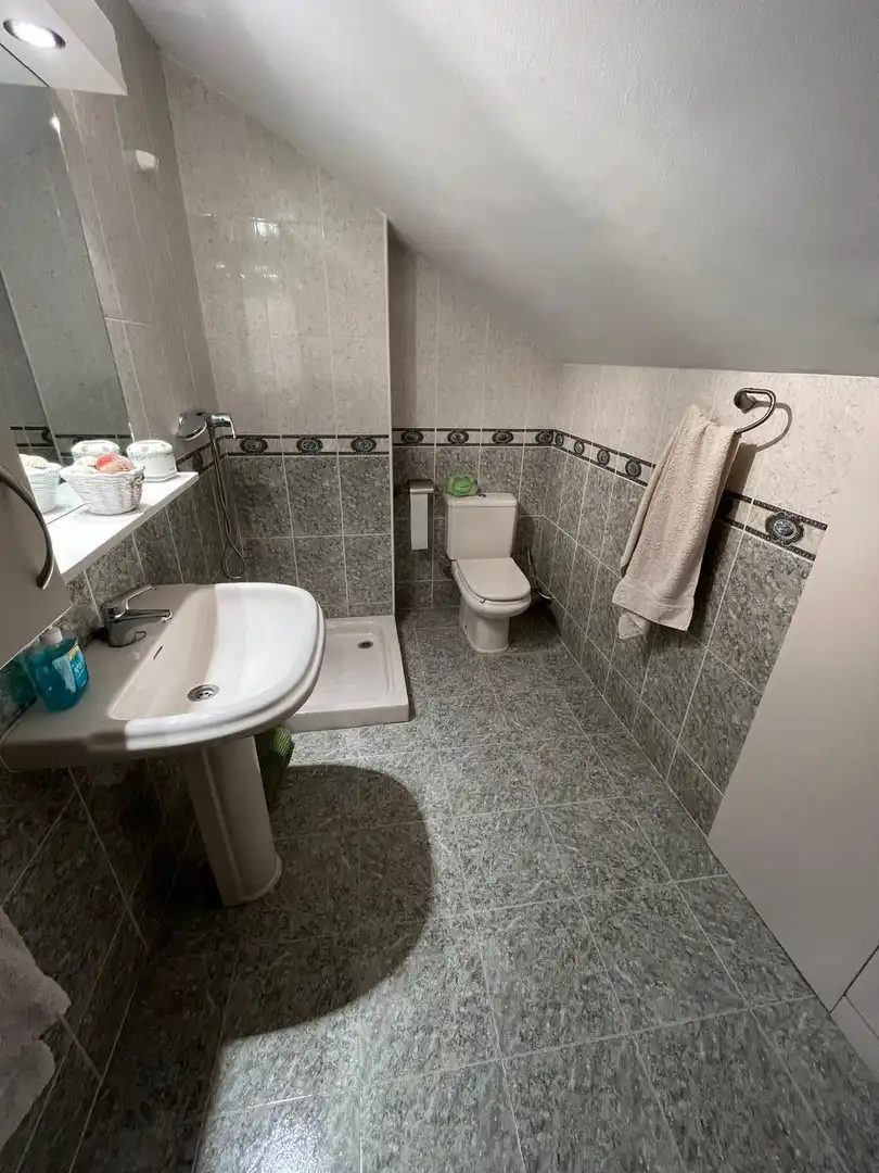 Baño de Casa adosada en venta en Zaragoza con Aire acondicionado, Calefacción y Jardín privado