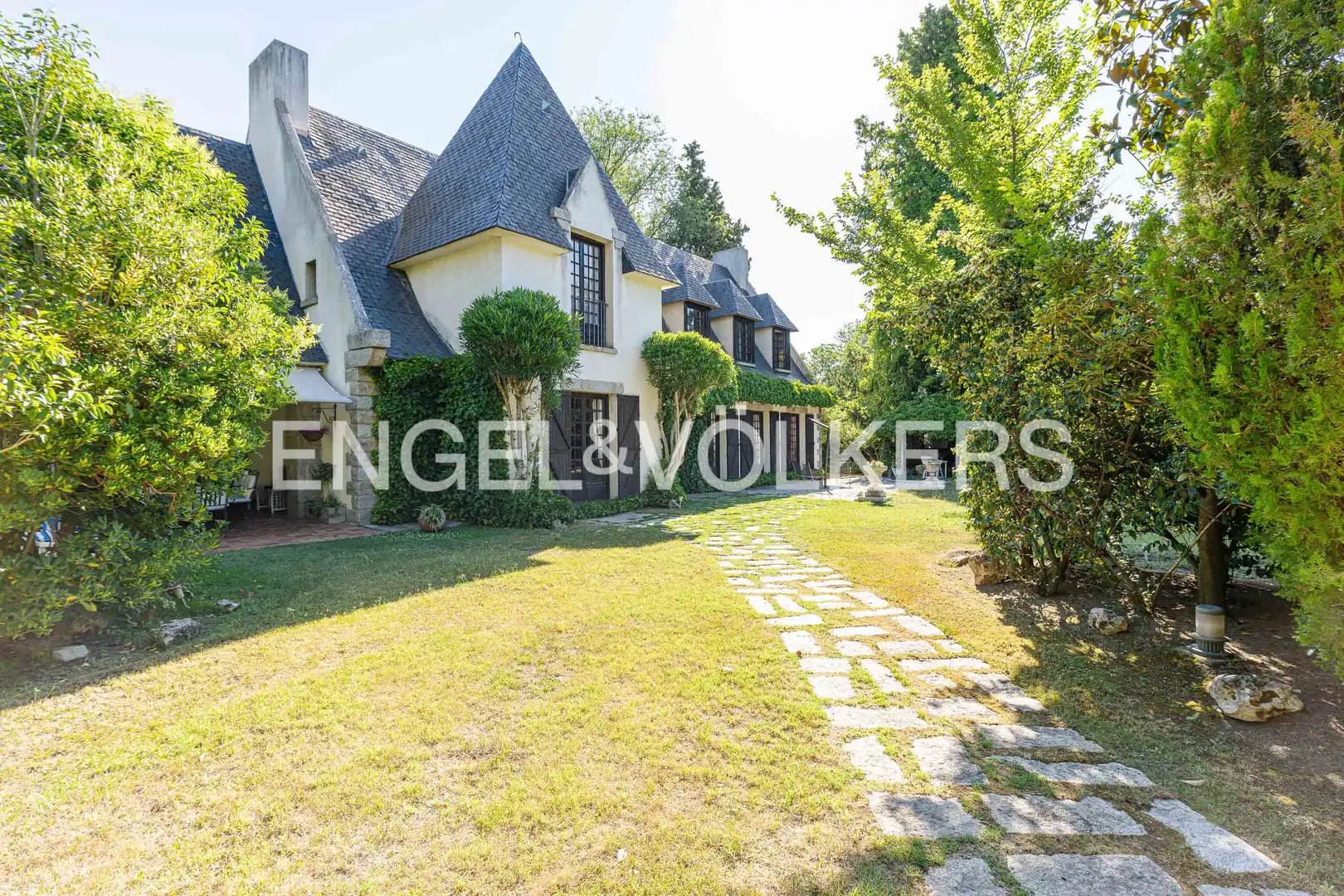 Vista exterior de Casa o chalet en venta en Pozuelo de Alarcón con Calefacción, Jardín privado y Piscina
