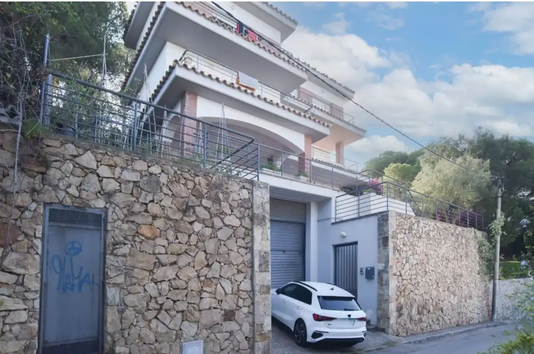 Villa con giardino in vendita a Garbí 22