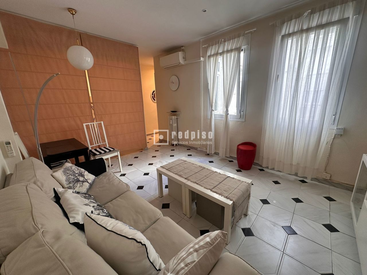 Living room of Flat to rent in  Madrid Capital  with Air Conditioner, Heating and Furnished