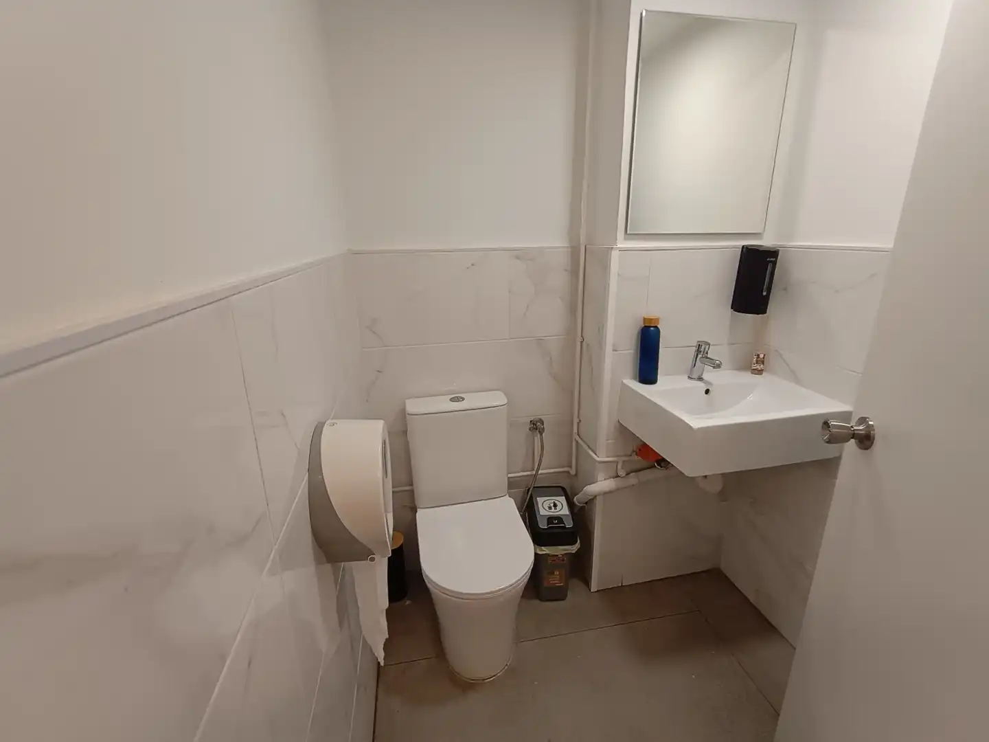Business premises for transfer in Eixample, imagen 8