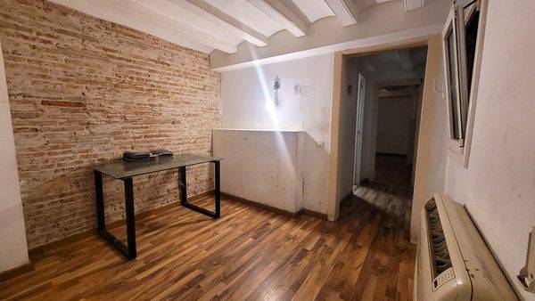 Local comercial en Venta en Carrer de Joaquín Costa en El Raval