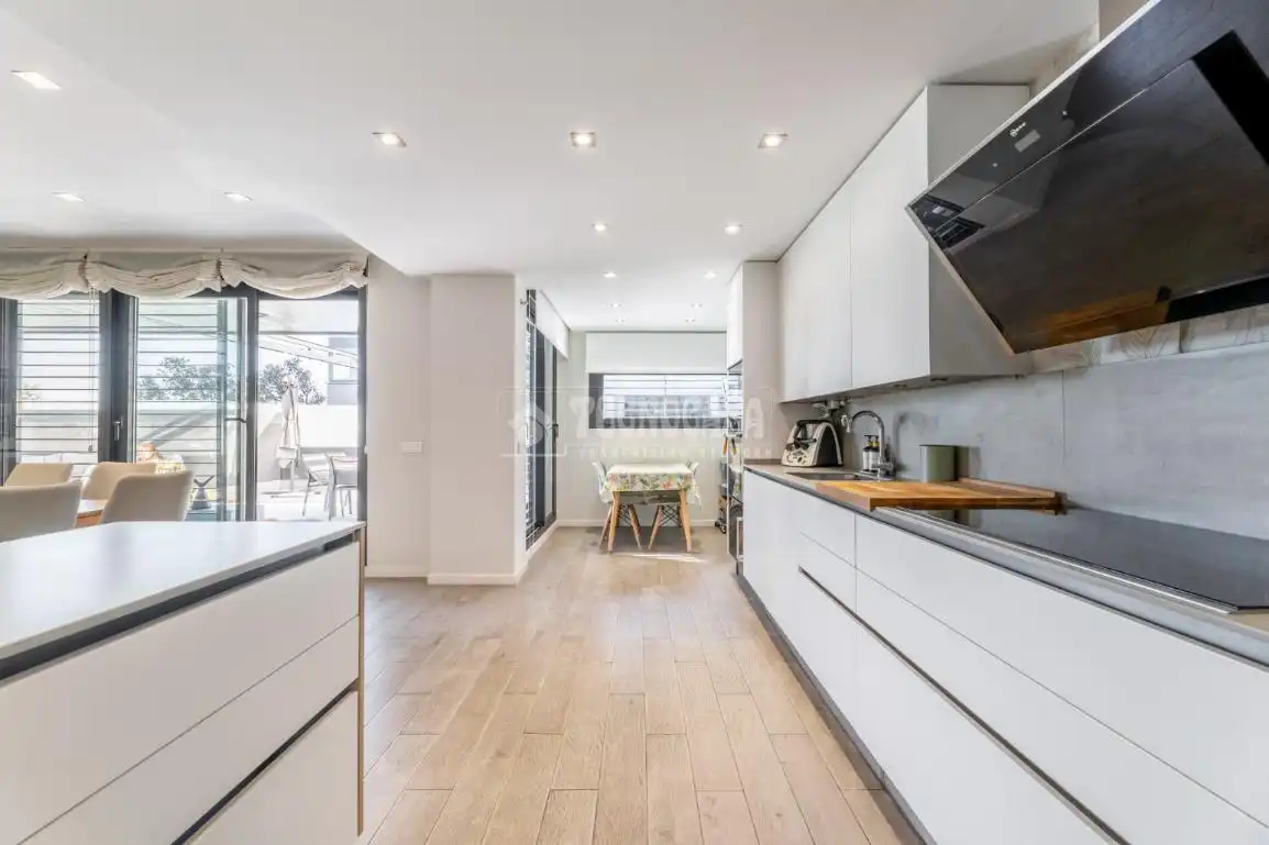 Vista exterior de Piso en venta en Torrelodones con Aire acondicionado, Jardín privado y Piscina comunitaria