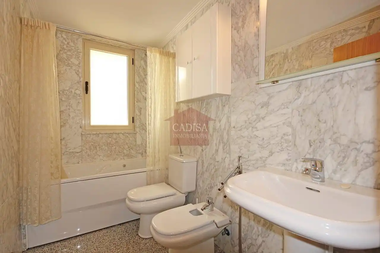 Bathroom of Flat for rent in Salamanca  with Heating, Storage room and Furnished
