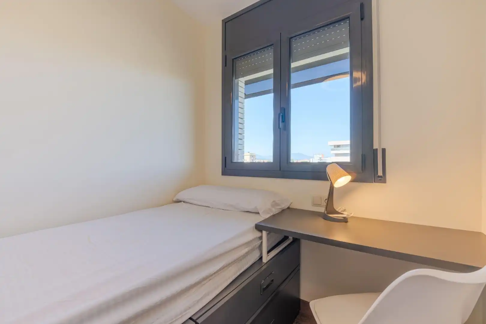 Schlafzimmer von Wohnung zur Miete in Salt
