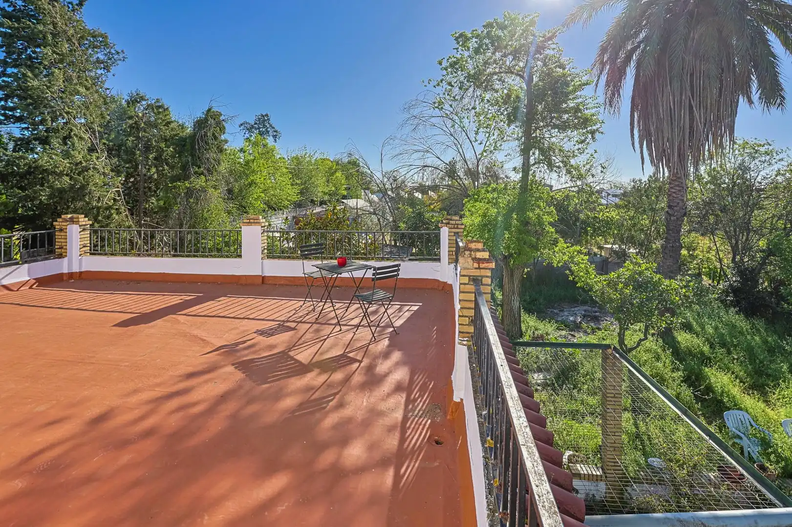 Terrassa de Casa o xalet en venda en Sanlúcar la Mayor amb Aire condicionat i Piscina