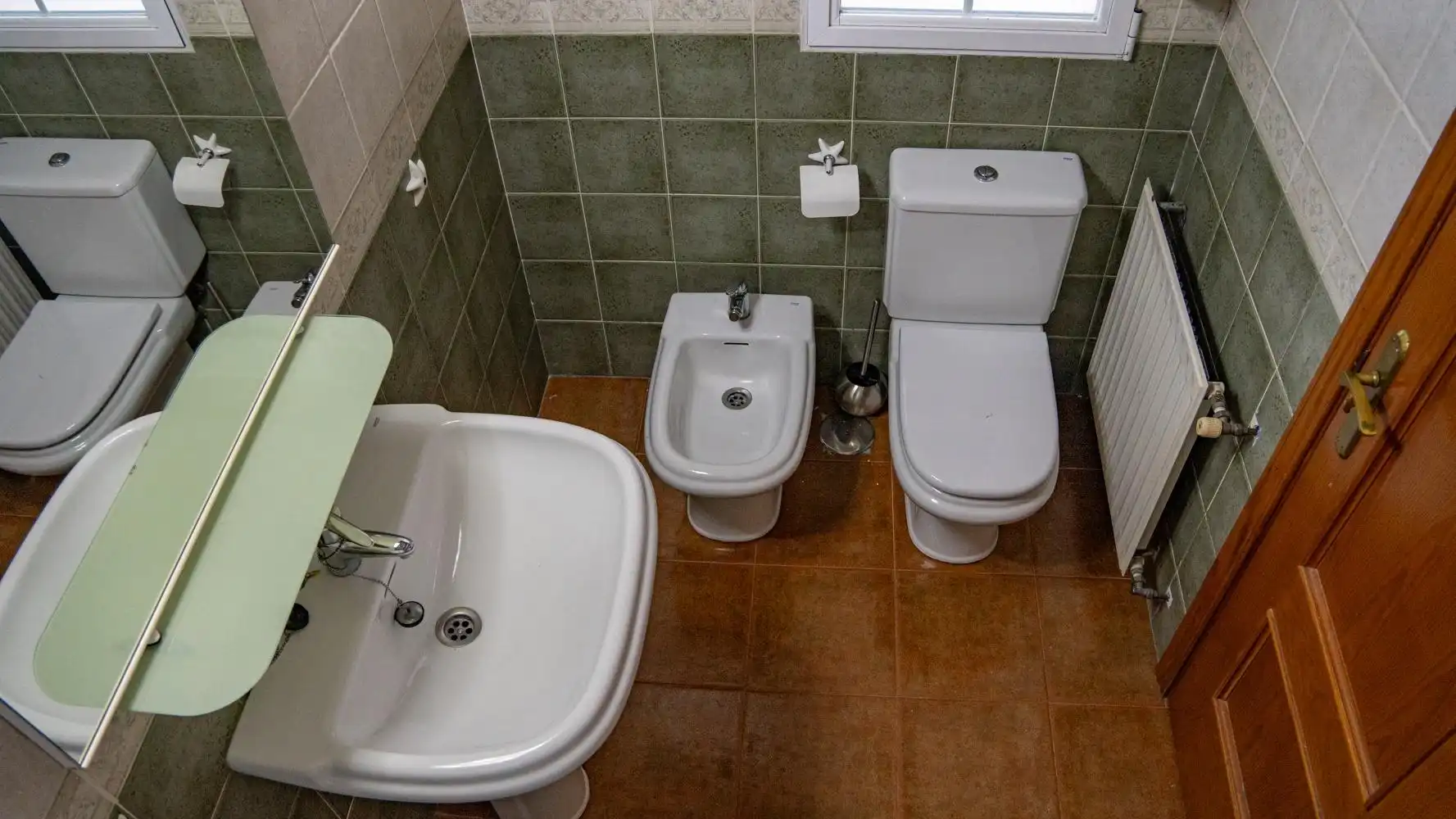 Badezimmer von Einfamilien-Reihenhaus zur Miete in Miraflores de la Sierra mit Heizung, Möbliert und Balkon