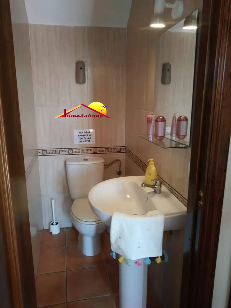 Bany de Casa adosada en venda en Almonte amb Terrassa, Traster i Moblat