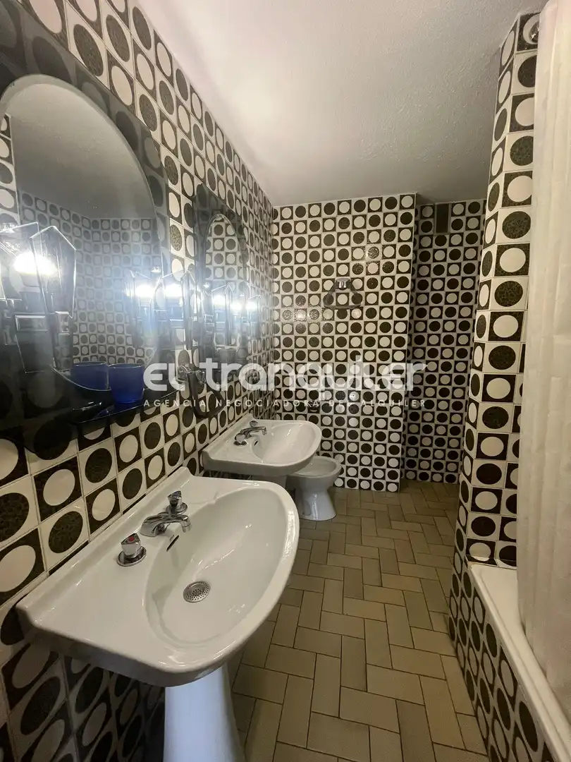 Bathroom of Flat for rent in Madrid  with Parquet flooring, Terrace and Washing machine