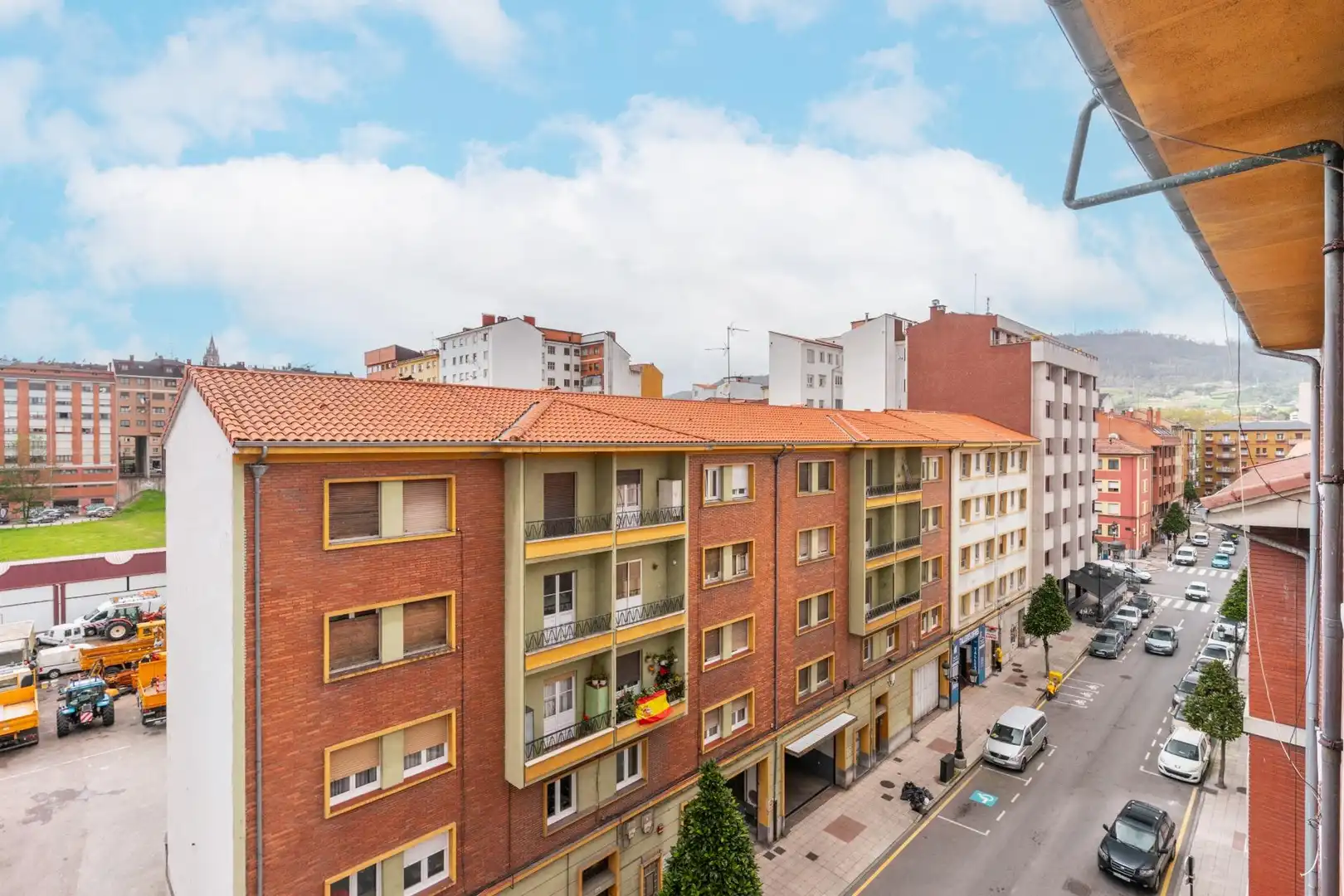 Vista exterior de Pis en venda en Oviedo  amb Calefacció i Moblat