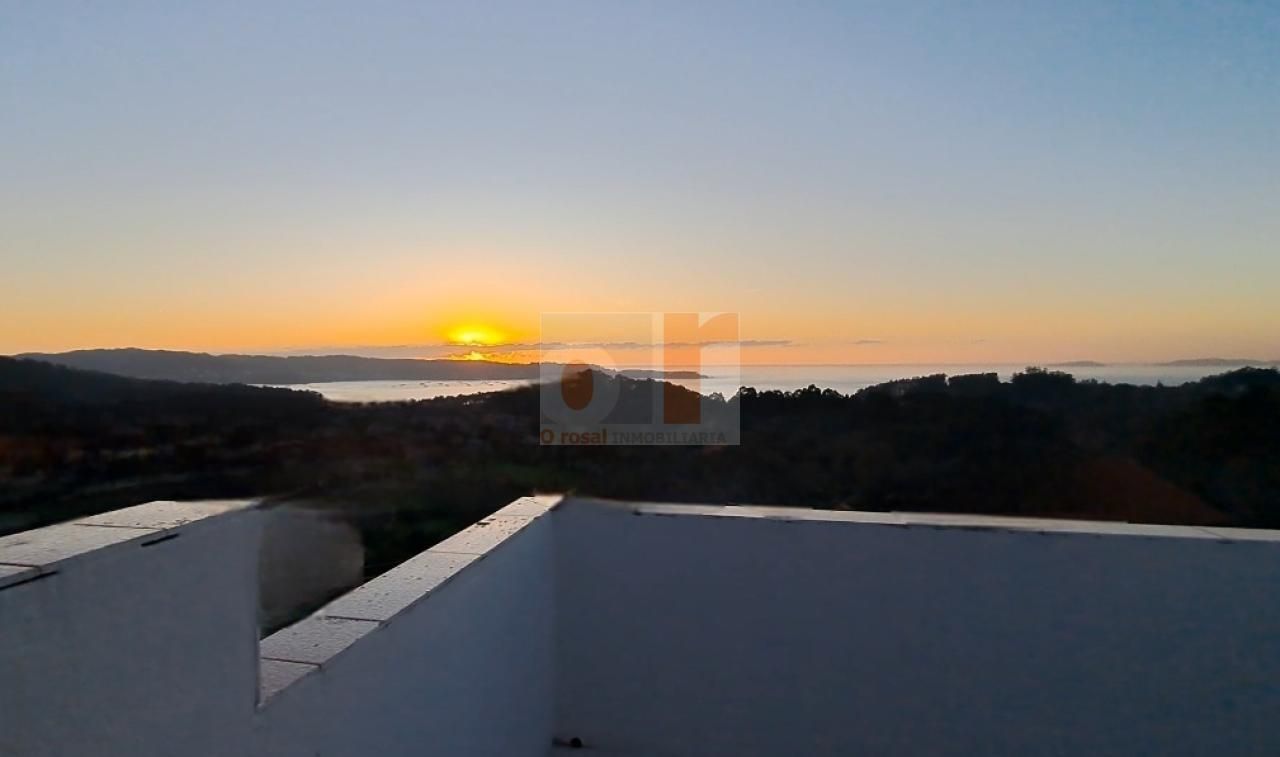Vista exterior de Casa o xalet en venda en Bueu amb Calefacció, Jardí privat i Terrassa