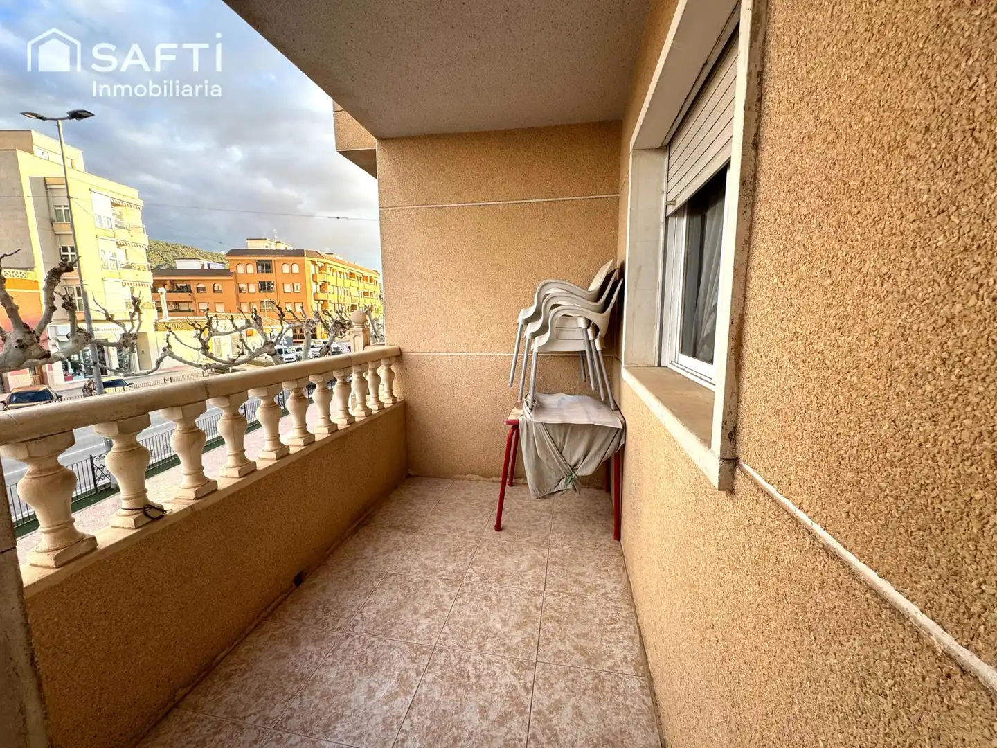 Terraza de Piso en venta en El Pinós / Pinoso con Terraza y Balcón