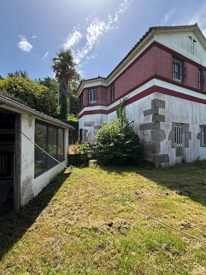 Vista exterior de Casa o xalet en venda en Betanzos amb Calefacció, Jardí privat i Terrassa