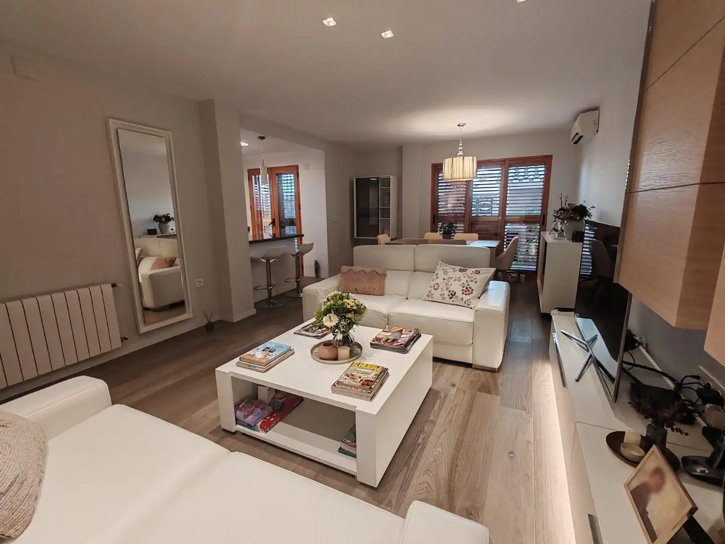 Living room of Detached homes for sale in Sagunto / Sagunt  with Air Conditioner, Heating and Parquet flooring