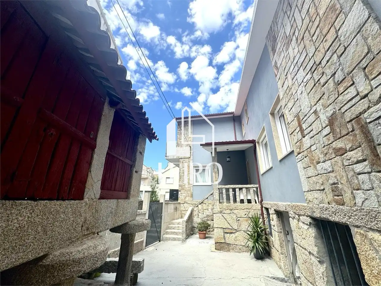 Vista exterior de Casa o xalet en venda en Sanxenxo amb Calefacció, Terrassa i Traster