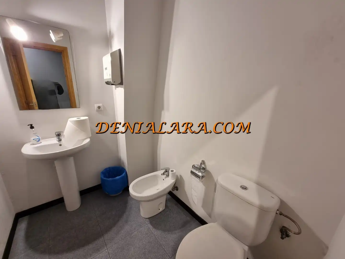 Baño de Local de alquiler en Pego