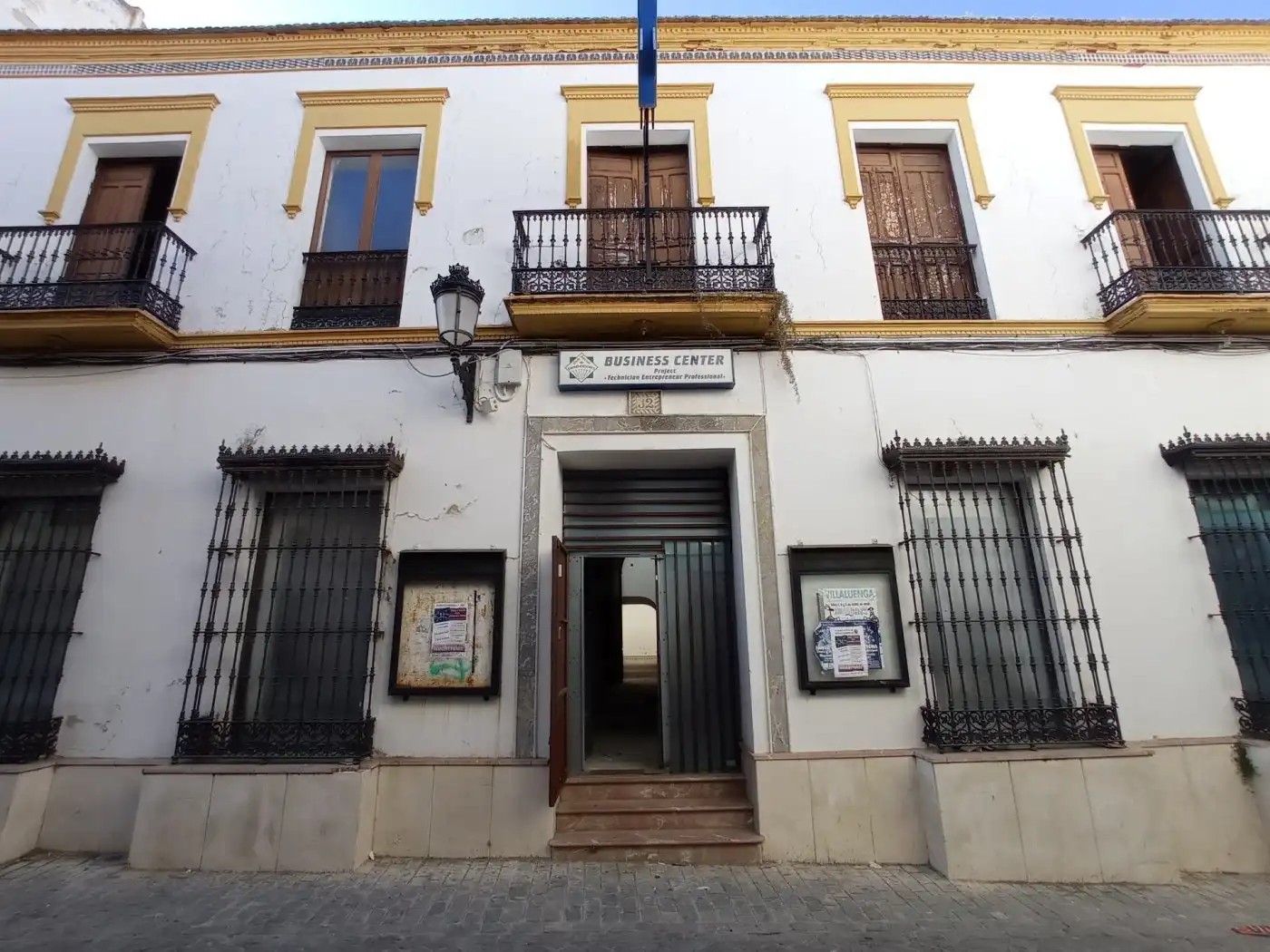 Buildings for sale in Villamartín