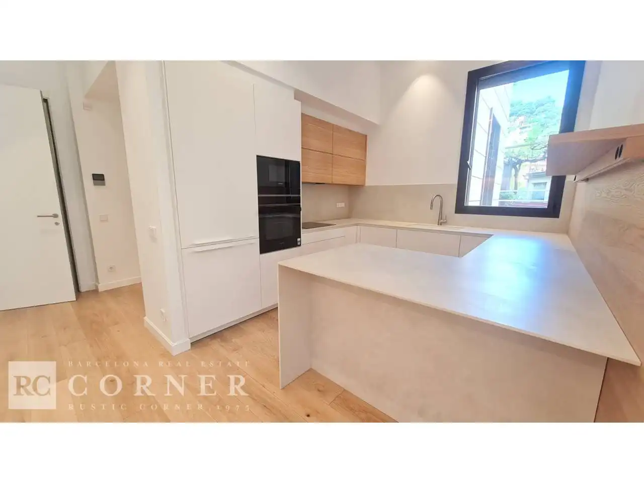 Exterior view of Flat for sale in  Barcelona Capital  with Air Conditioner, Heating and Parquet flooring