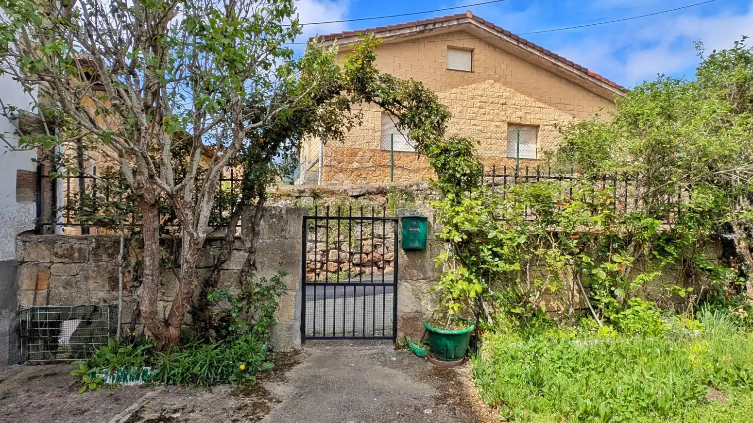 Exterior view of Detached homes for sale in Valderredible  with Heating, Private garden and Storage room